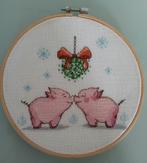 "Biggetjes onder een mistletoe " zelfgeborduurd, Ophalen of Verzenden, Nieuw, Borduurpakket