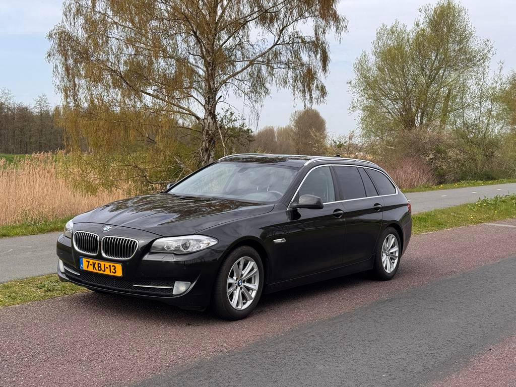 BMW 520D Touring 2013 Automaat Chip 220pk Trekhaak, Auto's, Achterwielaandrijving, 1995 cc, Zwart, 2000 kg