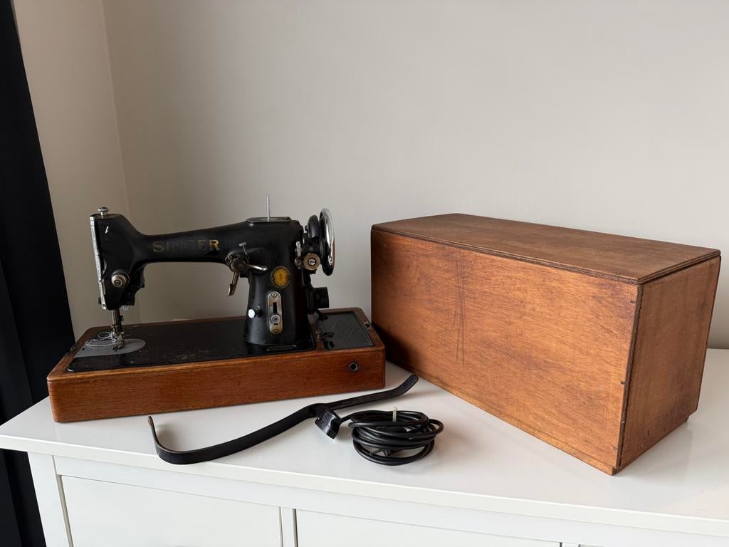 Vintage Singer naaimachine ( 1949), Antiek en Kunst, Ophalen