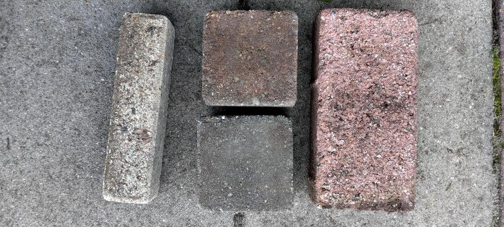 Gratis paar honderd kleine en grote sierstraatstenen., Tuin en Terras, Terrasdelen en Vlonders, Ophalen, Hout