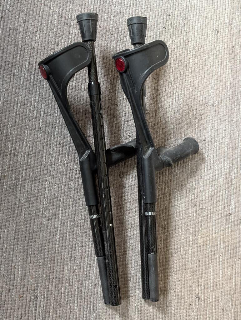Ossenberg carbon lichtgewicht inklapbare krukken, Ophalen of Verzenden, In hoogte verstelbaar, Gebruikt