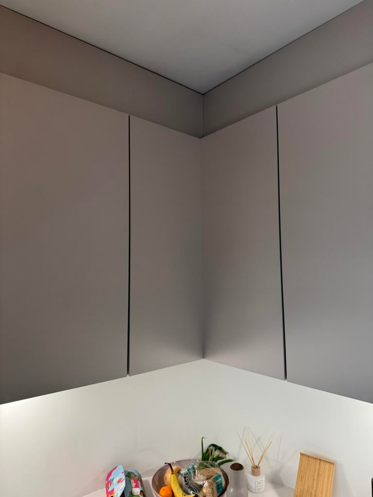 Timmerman gezocht – maatwerk hoekkast + ronde planken keuken, Keukens