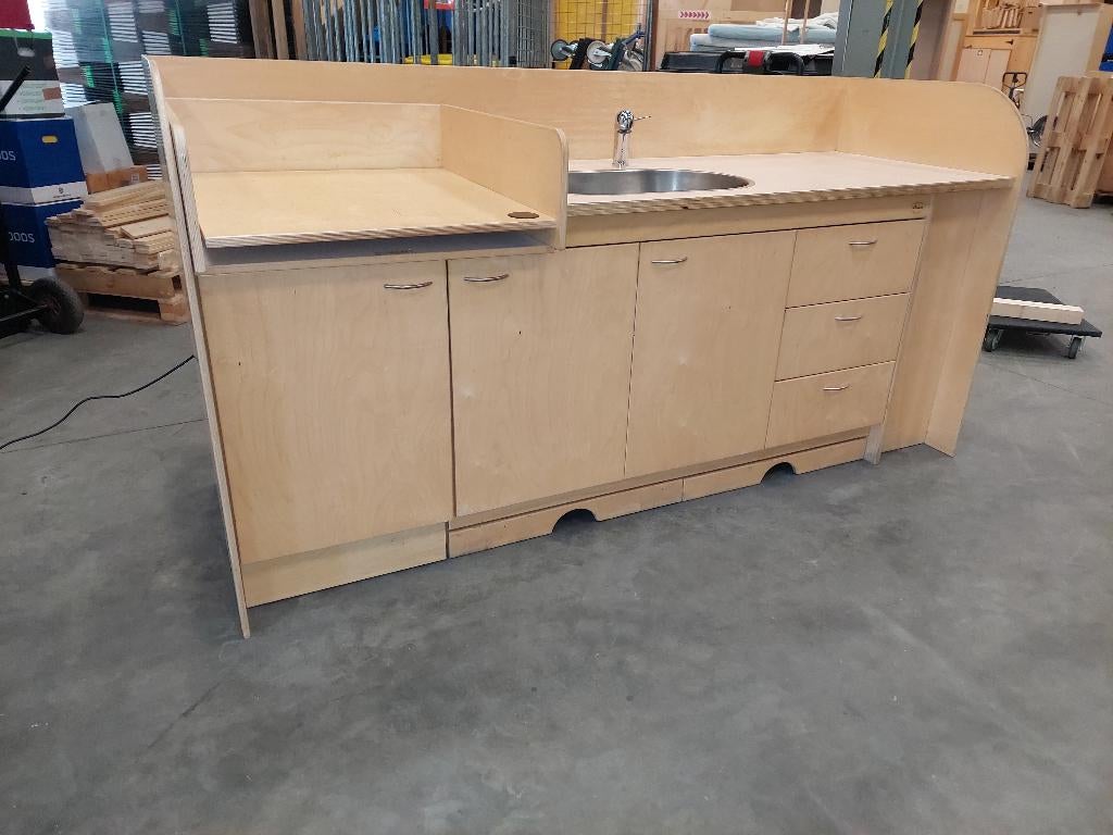 Grote De Esdoorn KDV-commode HV, trap, babybad, opstapjes, 70 cm of meer, 105 cm of meer, Ophalen of Verzenden, Voetruimte