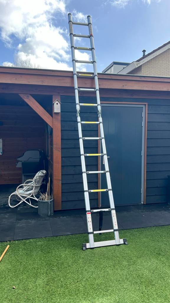 Uitschuifbare vouwladder, ruim 4 meter, Doe-het-zelf en Verbouw, Ophalen, Gebruikt, Ladder, Opvouwbaar of Inschuifbaar