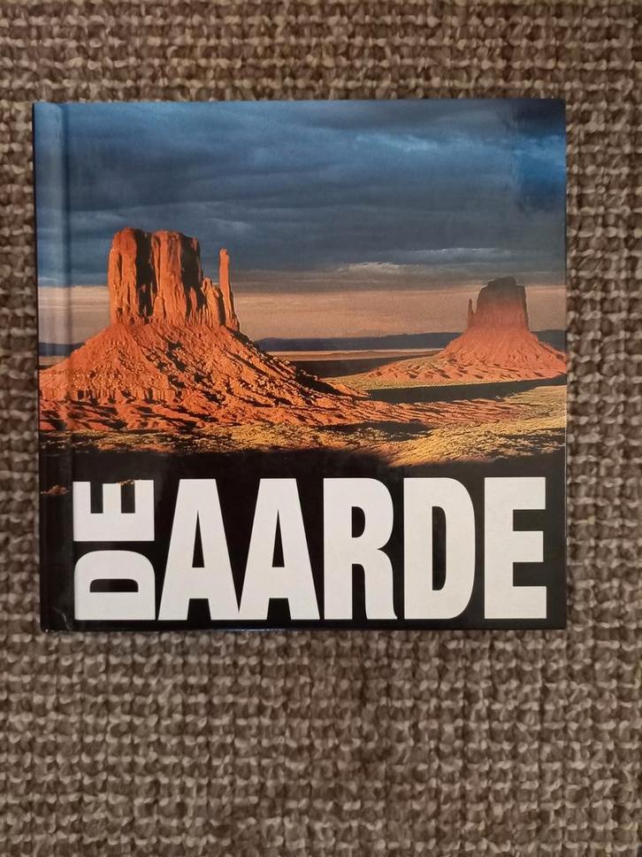 h6 A. Bertolazzi - De Aarde, Boeken, Overige Boeken, Zo goed als nieuw, Ophalen of Verzenden