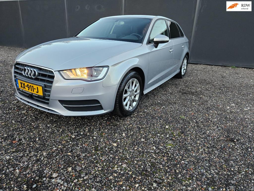 Audi A3 Sportback 1.6 TDI ultra Attraction Pro Line plus *LE, Voorwielaandrijving, Euro 5, Gebruikt, 4 cilinders