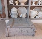 Houten kist in de oude verf., Antiek en Kunst, Ophalen