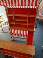 Houten kinderwinkel met rood-wit gestreept dakje, Ophalen, Gebruikt, Jongen of Meisje