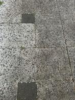 Gratis stoeptegels / grindtegels – zelf eruit halen, Tuin en Terras, Tegels en Klinkers, Ophalen, Zo goed als nieuw, Beton, Terrastegels