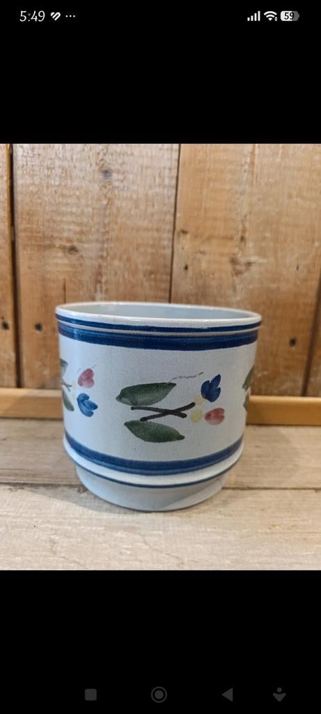 Vintage Duitse bloempot met bloemmotief - GDR, Gebruikt, Rond, Binnen, Ophalen of Verzenden