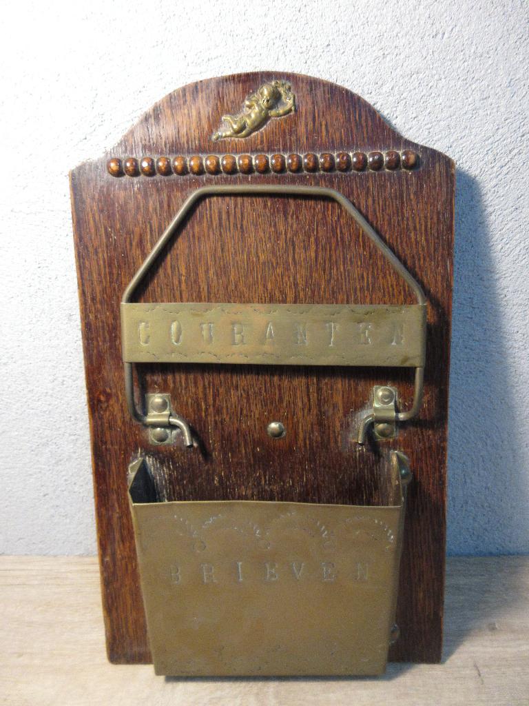 Antiek brievenbakje hout met koper krantenbak, Ophalen of Verzenden
