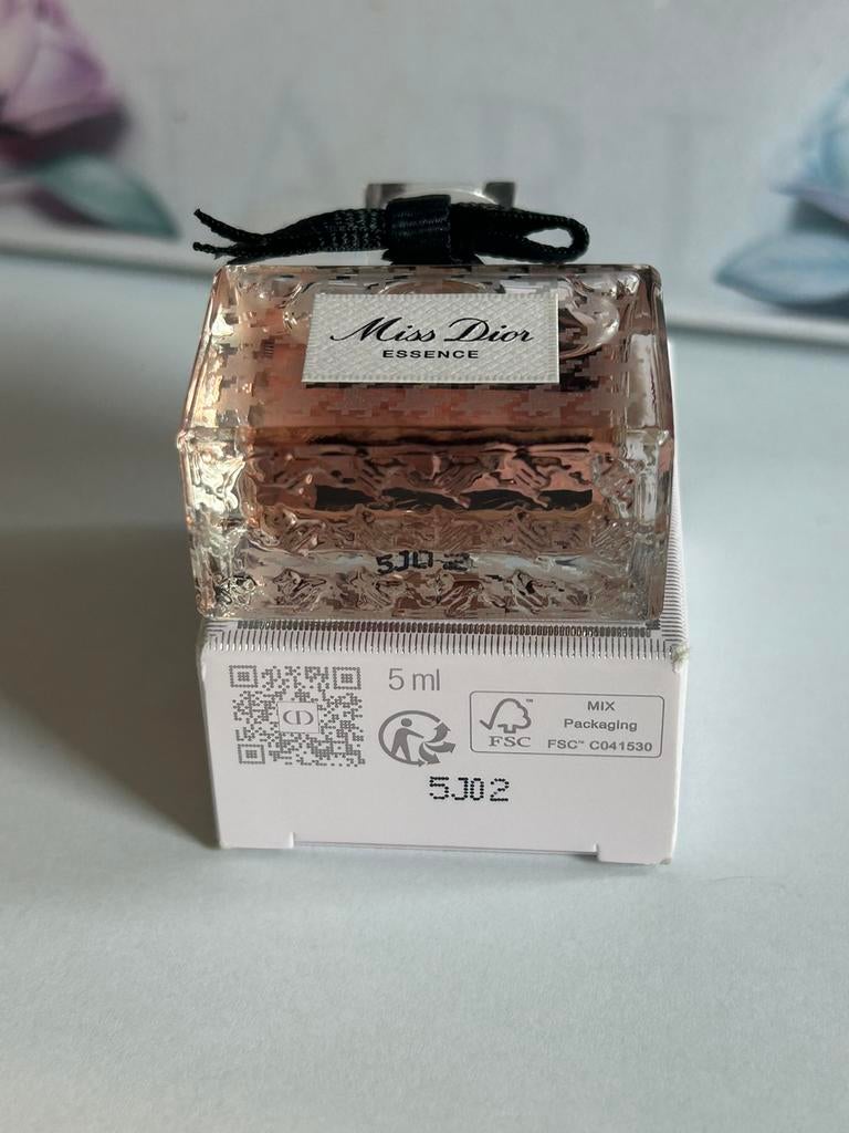 Miss dior essence miniature 5ml parfum, Ophalen of Verzenden, Nieuw, Miniatuur, Gevuld