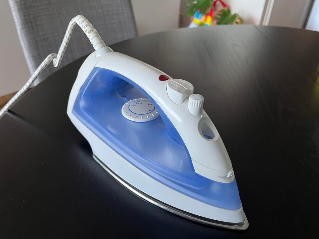 Strijkijzer - Hema - 1200W, Ophalen, Zo goed als nieuw, Strijkijzer met snoer