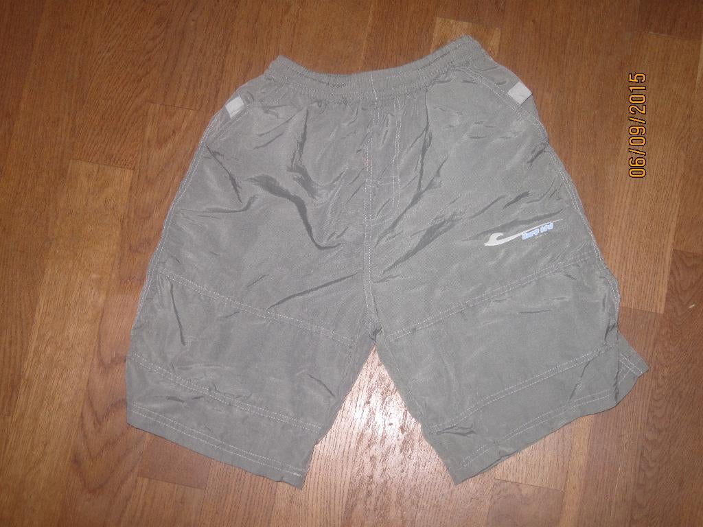 Legergroene bermuda maat 140, Kinderen en Baby's, Kinderkleding | Maat 140, Broek, Gebruikt, Ophalen of Verzenden, Onbekend