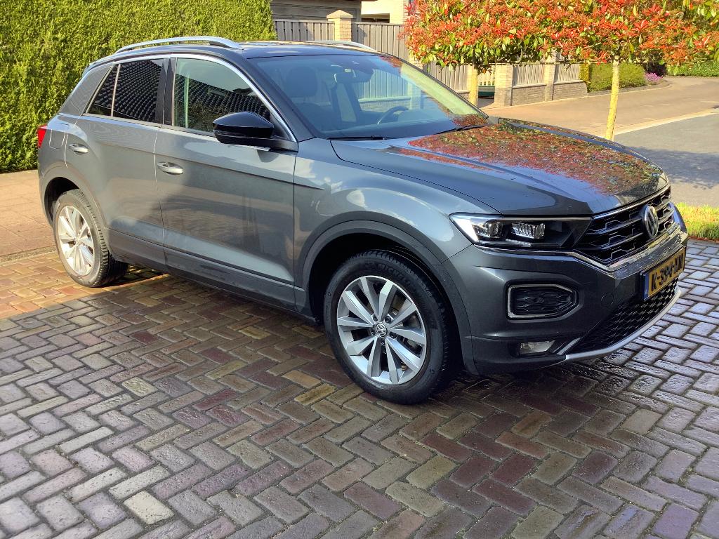 Volkswagen T-Roc 1.5 TSI 150pk 7-DSG 2020 Grijs, 1498 cc, 4 cilinders, Bruin, Metallic lak