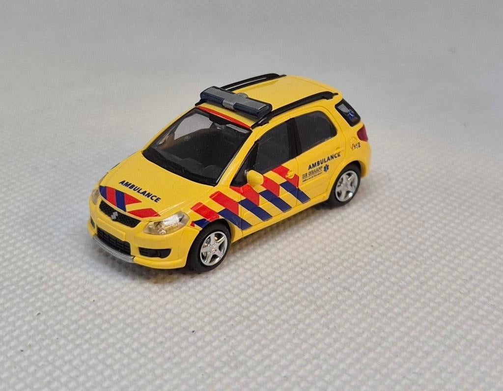 Suzuki SX4 Ambulance, Hobby en Vrije tijd, Modelauto's | 1:87, Ophalen of Verzenden, Zo goed als nieuw, Auto, Rietze