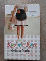 Te Koop Roman leesboek Kus me Kate, Ophalen of Verzenden, Zo goed als nieuw