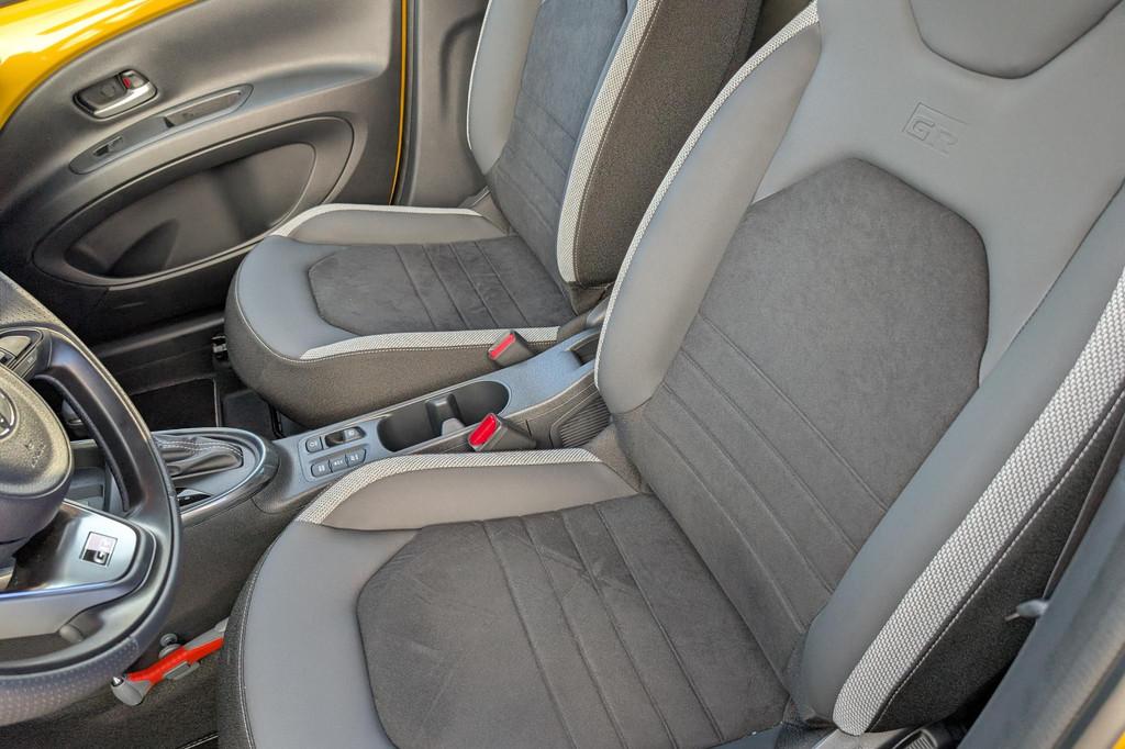 Toyota Aygo X Hybrid 115 GR Sport, Stof, Gebruikt, Euro 6, Overige kleuren