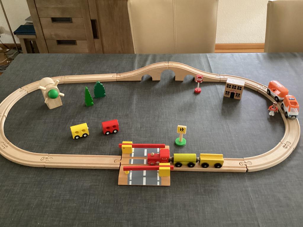 Houten treinbaan, spoorweg overgang,brug,molen enz, Ophalen, Zo goed als nieuw