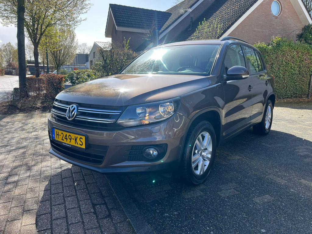 Volkswagen Tiguan 1.4 TSI 90KW BMT 2013 Bruin, Voorwielaandrijving, Zwart, 4 cilinders, Bruin