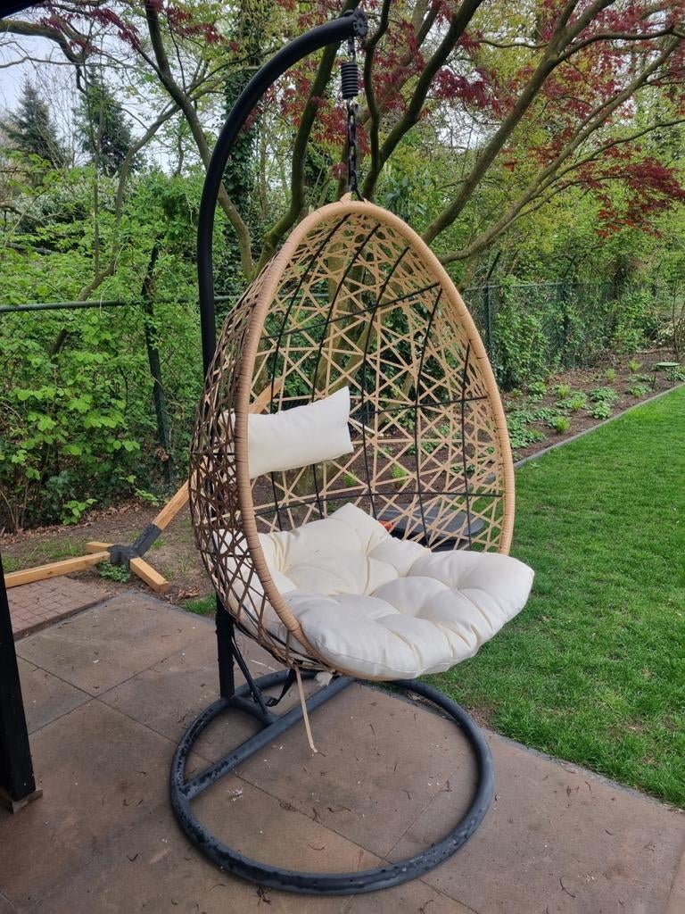 Hangstoel met standaard en kussens, Tuin en Terras, Ophalen, Gebruikt, Wicker, Inklapbaar