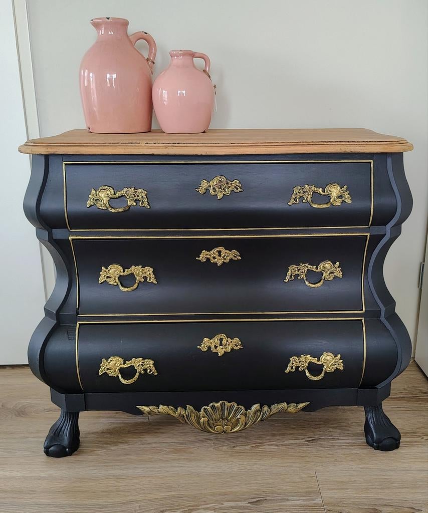 Charmant zwart buikkastje met een speelse twist, Huis en Inrichting, Kasten | Ladekasten, Ophalen, Brocante, vintage, antiek, dressoir, commode, kastje, kast