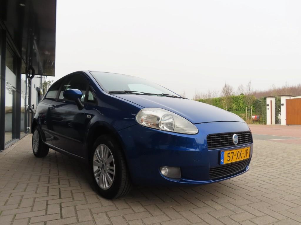 Fiat GRANDE PUNTO 1.4 Dynamic Airco Cruise Licht Metaal 2007, Auto's, Fiat, Voorwielaandrijving, 4 cilinders, Grande Punto, Origineel Nederlands