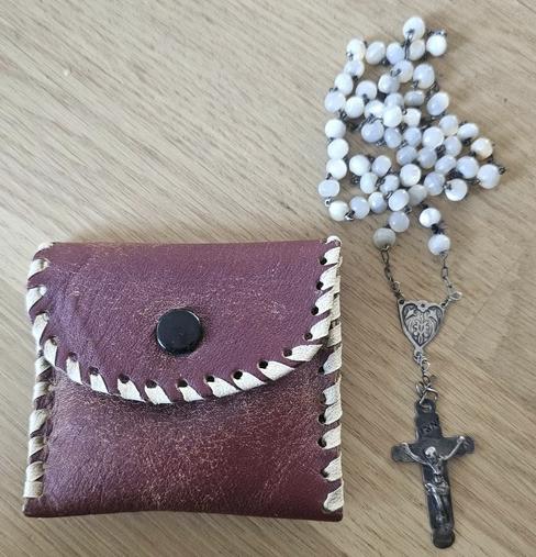 Parelmoer rozenkransje in etui, Antiek en Kunst, Ophalen of Verzenden