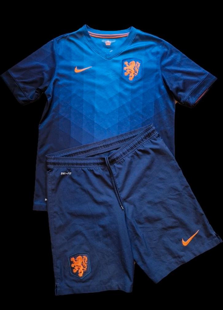 KNVB Nederlands elftal 2014 - tenue Oranje shirt + broekje S, Kleding | Heren, Sportkleding, Gedragen, Voetbal, Maat 46 (S) of kleiner