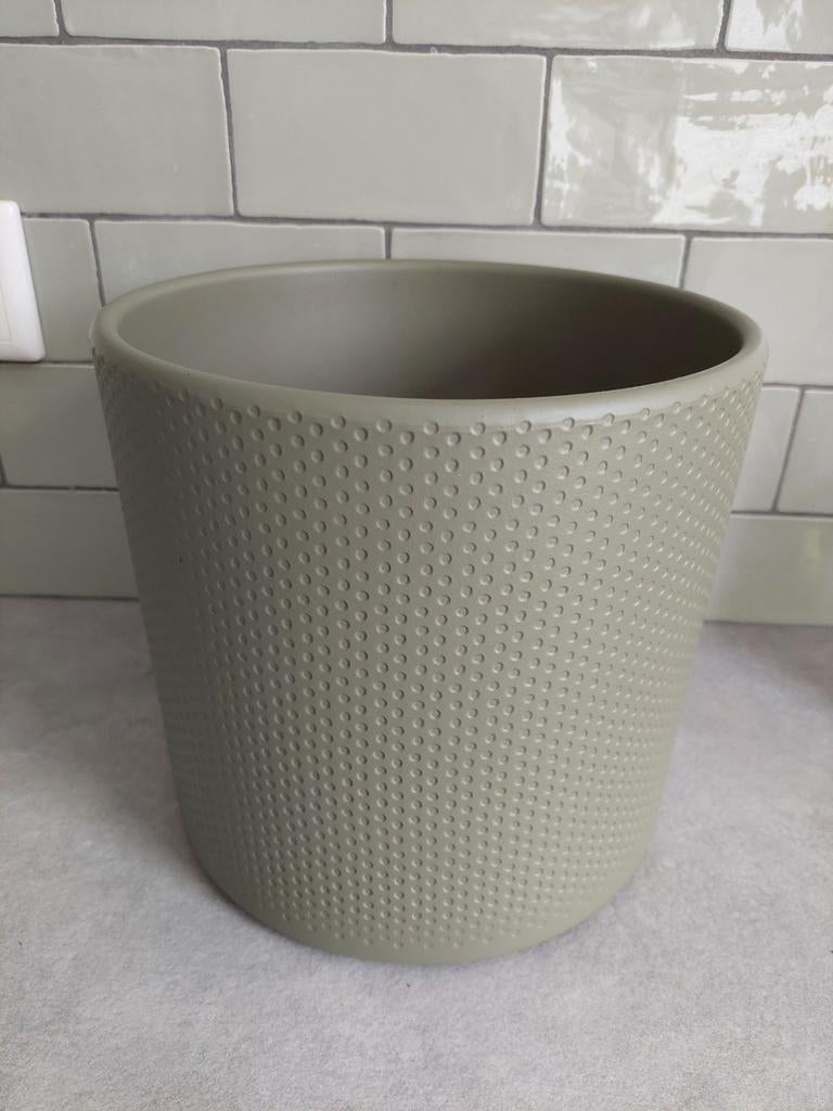 Groene bloempot van het merk Mica, Ophalen, Overige kleuren, Aardewerk of Porselein, Zo goed als nieuw