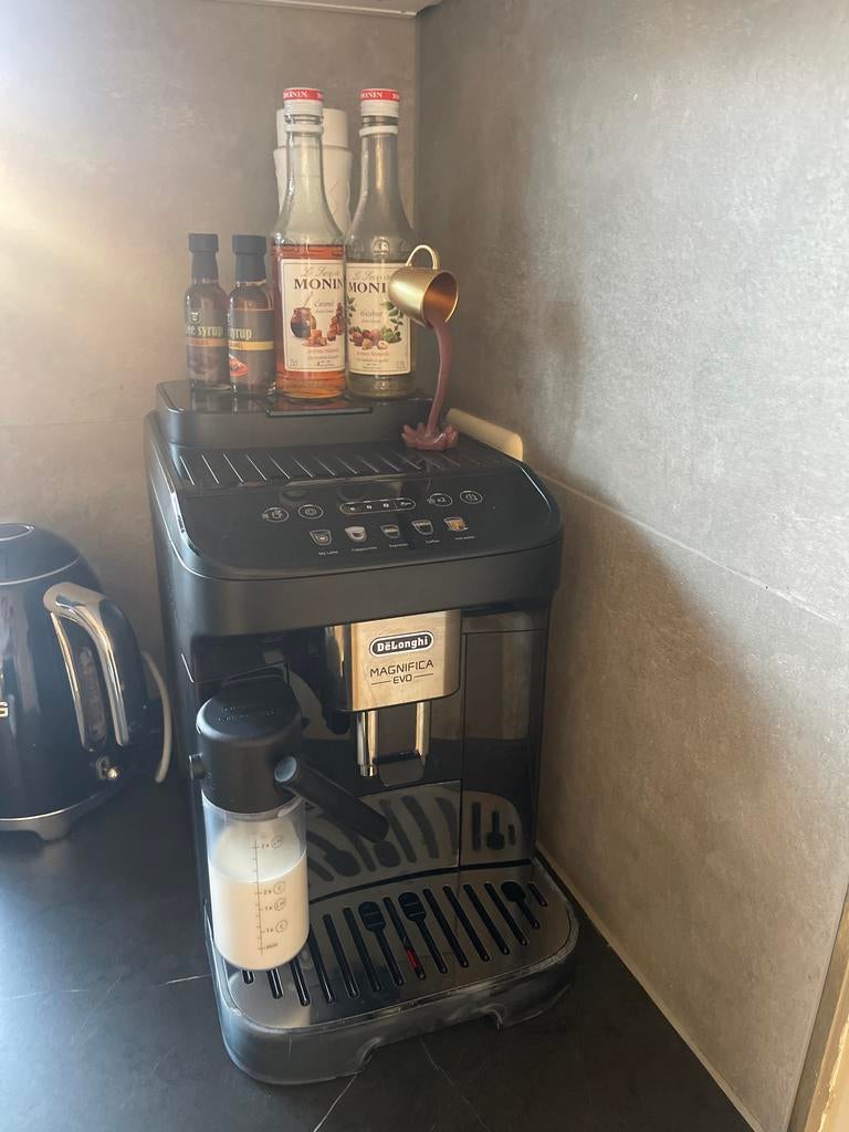 DeLonghi Magnifica Evo Koffiemachine - Goed Onderhouden, Stoompijpje, Gebruikt, Koffiemachine, Koffiebonen