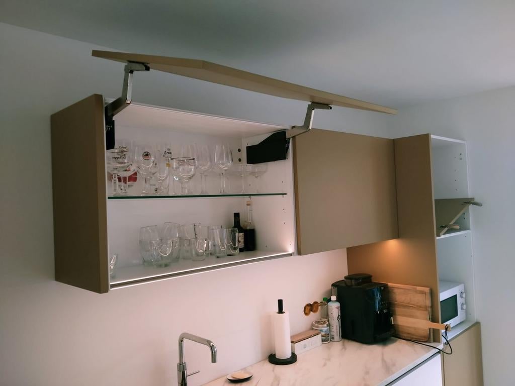 Twee Nolte Caramel bovenkasten met geïntegreerde verlichting, Huis en Inrichting, Keuken | Keukenelementen, Ophalen, 100 tot 150 cm