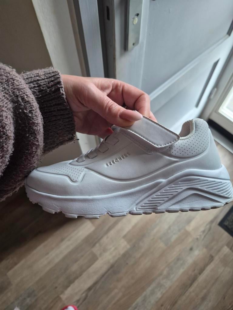 Skechers sneakers maat 33, Kinderen en Baby's, Kinderkleding | Schoenen en Sokken, Ophalen