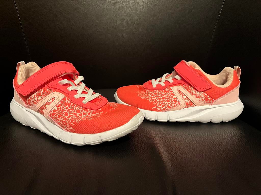 Gymschoenen maat 34, Kinderen en Baby's, Kinderkleding | Schoenen en Sokken, Ophalen, Zo goed als nieuw, Sportschoenen