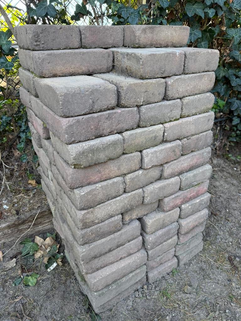 Gratis: partij trommel betonsteen (94 stuks, ca 3m2), Ophalen, Gebruikt, Minder dan 5 m², Beton