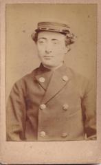 cdv man met weer mooie pet en uniform Amsterdam ca 1885, Verzamelen, Gebruikt, Foto, Ophalen of Verzenden, Voor 1940