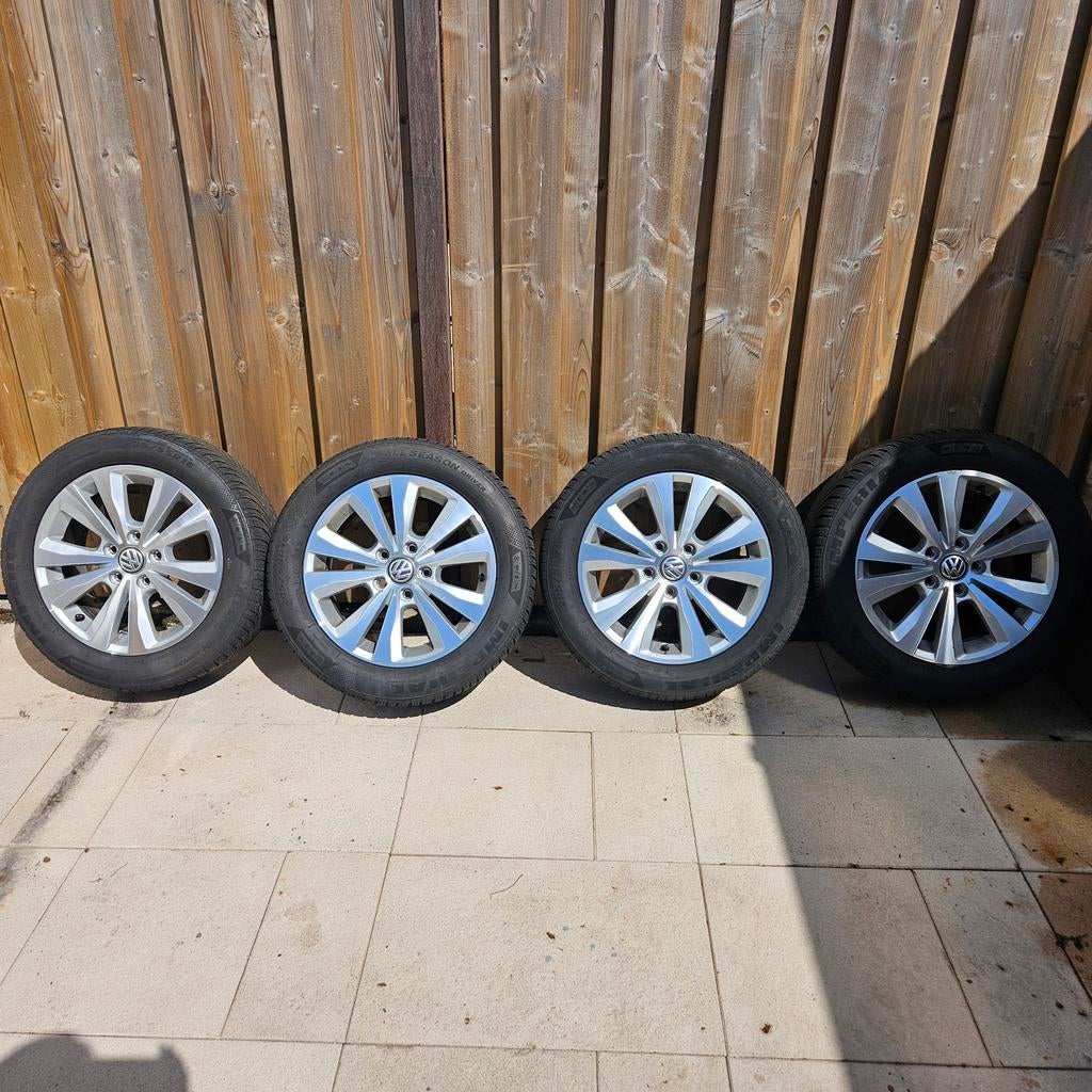 VW 16 inch velgen + z.g.a.n. All Season banden 205/55R16, Ophalen, Gebruikt, 16 inch, Banden en Velgen