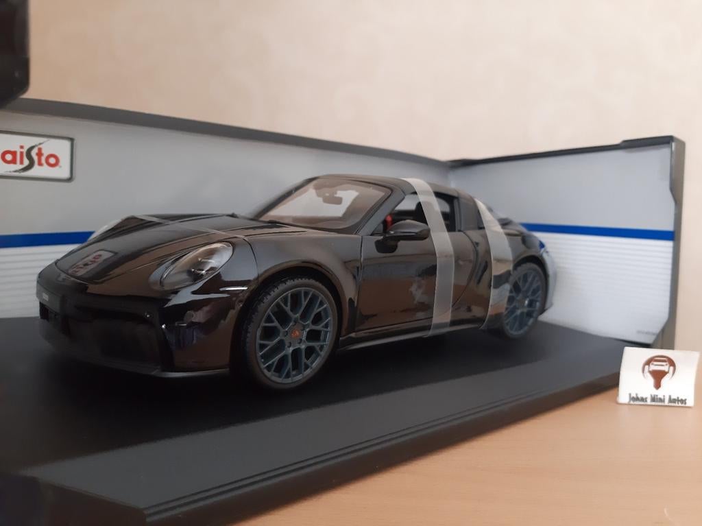 Porsche 911 (992.2) Targa 4 GTS Hybrid 2025 zwart in 1:18