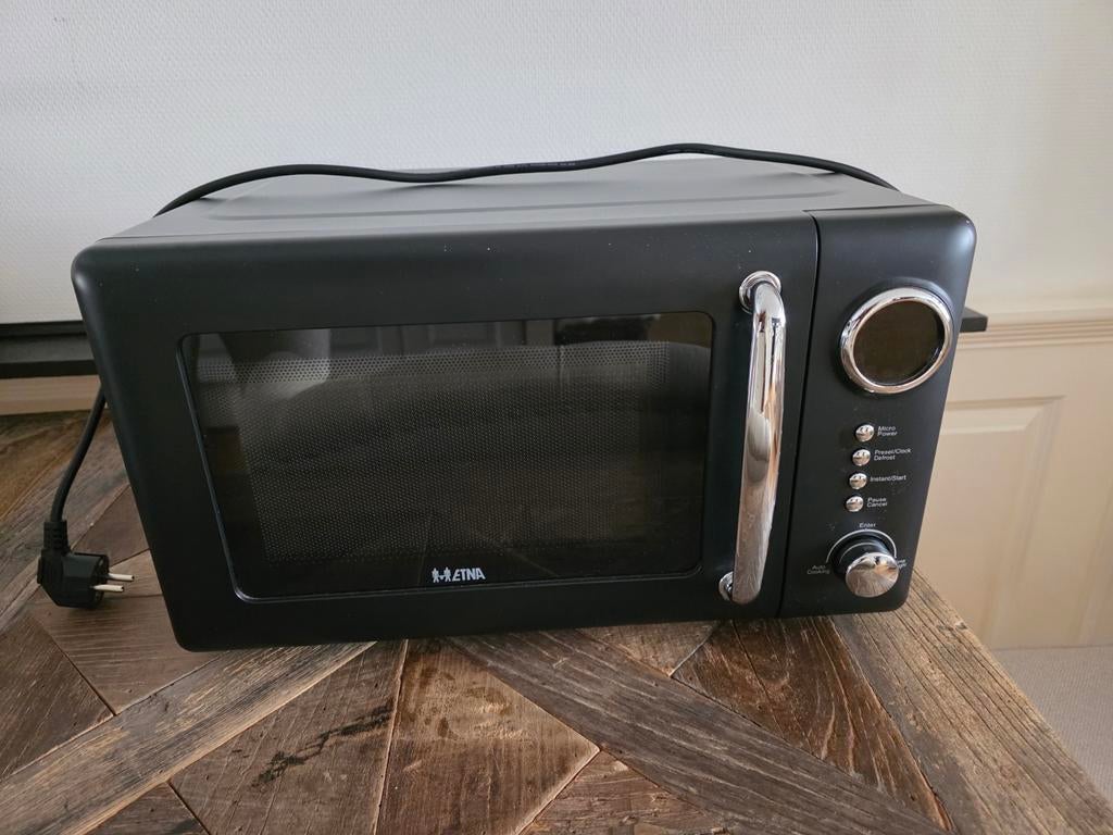 Mooie retro zwarte magnetron van Etna zgan!, Ophalen of Verzenden, Draaiplateau, Magnetron, Zo goed als nieuw