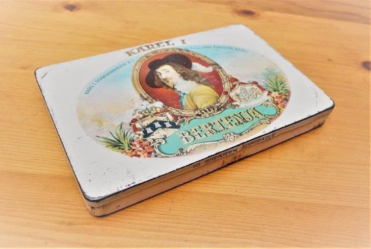 blik (leeg) Karel I Bertenja Admirable van Abbe Eindhoven., Verzamelen, Rookartikelen, Aanstekers en Luciferdoosjes, Gebruikt