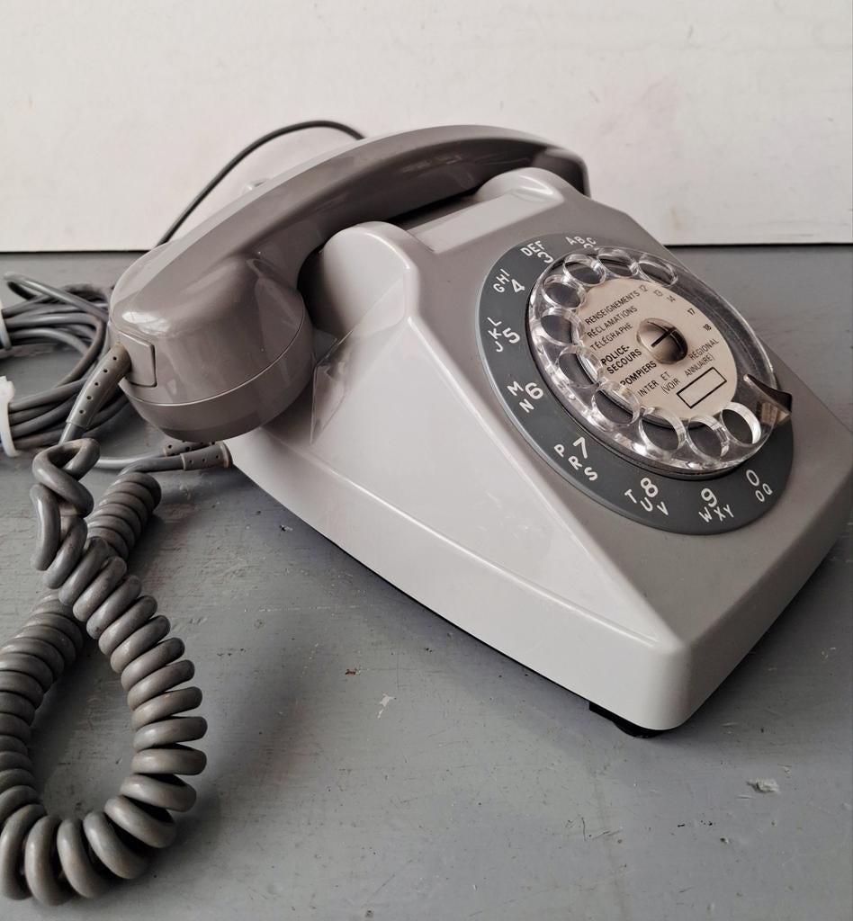 Vintage Draaischijf Telefoon - Grijs, 1 handset, Gebruikt, Onbekend@voorbeeld.com, Onbekend