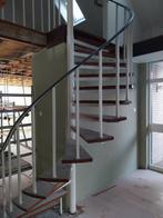 Stalen spiltrap met hardhouten treden, Ophalen, 2 tot 4 meter