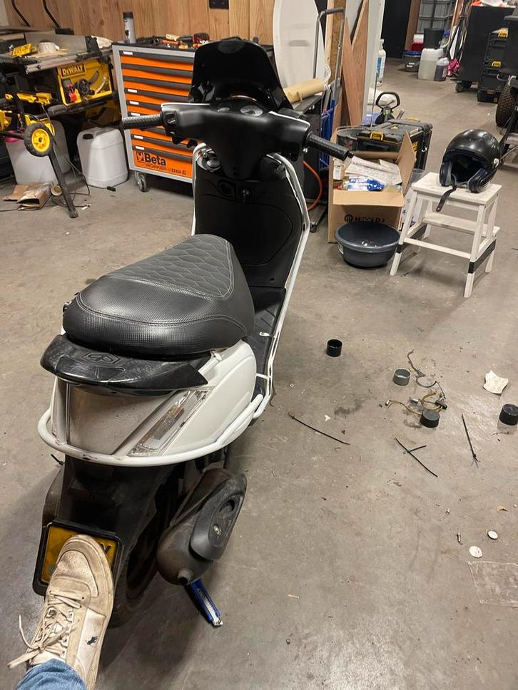 Zip 80cc 4 Takt, Fietsen en Brommers, Scooters | Piaggio, Gebruikt, Zip, Maximaal 45 km/u, Benzine, Ophalen