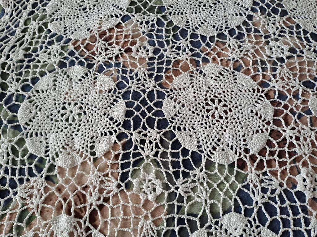Vintage vierkant gehaakt tafelkleed
82 x 82 cm, 50 tot 100 cm, Vierkant, Zo goed als nieuw, N.v.t