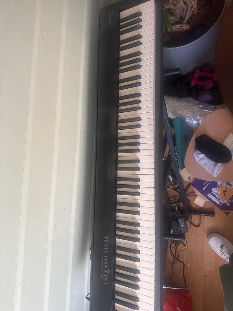 Roland FP30X keyboard met NUX Mighty 20BT versterker, Ophalen of Verzenden, Zo goed als nieuw, Zwart