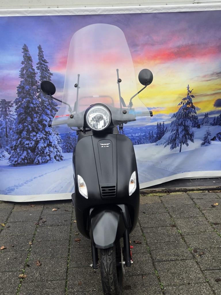 DJJD Cashmere 4 takt scooter, Ophalen, Zo goed als nieuw, Benzine
