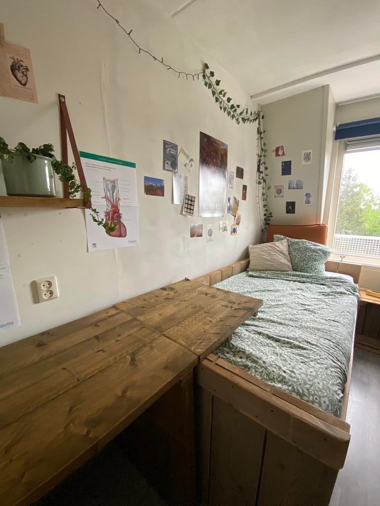 Houten bed met uitklapbaar bureau, matras + kast + Ikea kast, Ophalen, Gebruikt, Eenpersoons