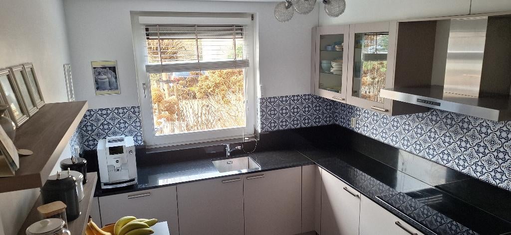 Zeer nette L vormig keuken, Huis en Inrichting, Keuken | Complete keukens, Ophalen, Hoekkeuken, Graniet of Steen, Zo goed als nieuw