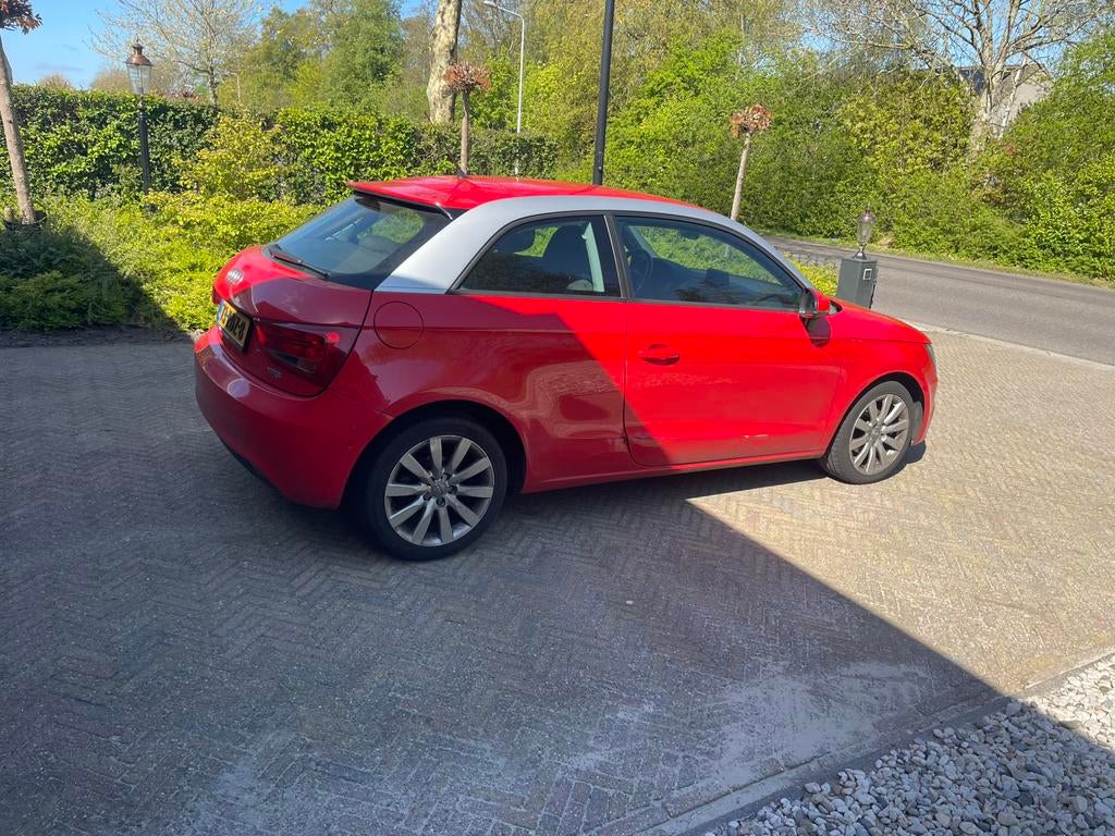 Audi A1 1.2 Tfsi 63KW 2011 Rood, Auto's, Audi, Voorwielaandrijving, 4 cilinders, 4 stoelen, Origineel Nederlands