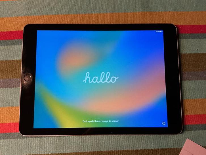 Apple iPad 5de generatie, Computers en Software, Apple iPads, Gebruikt, Apple iPad, Wi-Fi, 10 inch, 32 GB, Zilver, Ophalen of Verzenden